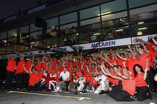 El equipo McLaren celebra la victoria en el GP de Australia 2012