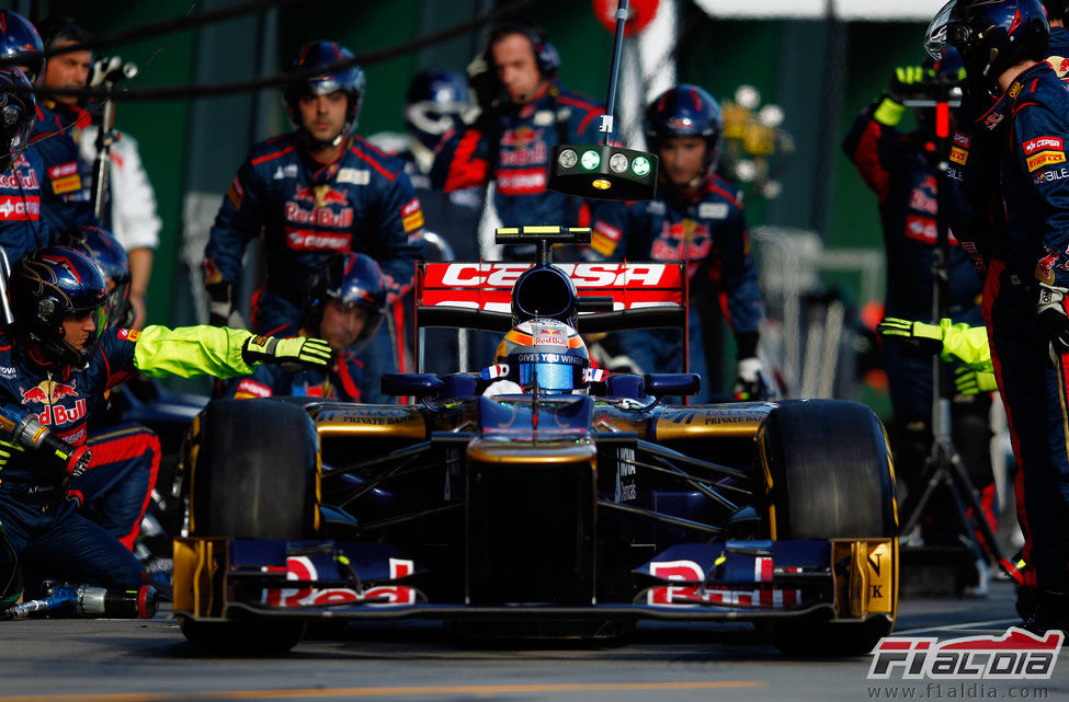 Vergne realiza su primer pit stop