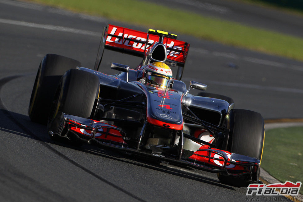Lewis Hamilton sobre el asfalto de Albert Park