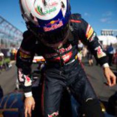 Daniel Ricciardo se sube al STR7