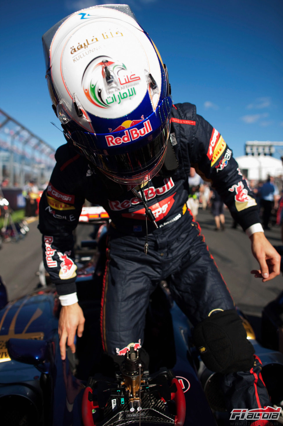 Daniel Ricciardo se sube al STR7