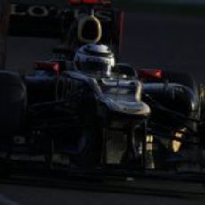 Räikkönen rueda con el E20 sobre el trazado de Albert Park