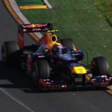 Mark Webber rueda por Albert Park con el RB8