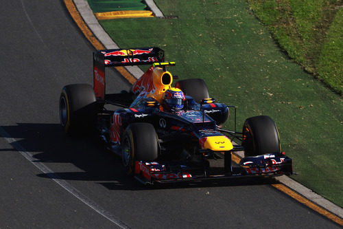 Mark Webber rueda por Albert Park con el RB8