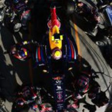 Webber realiza una parada para cambiar neumáticos