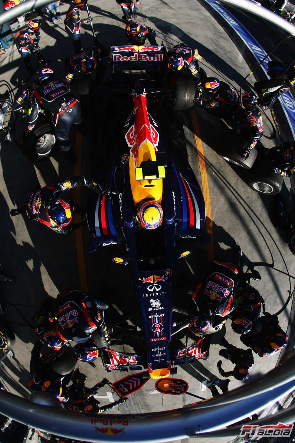 Webber realiza una parada para cambiar neumáticos