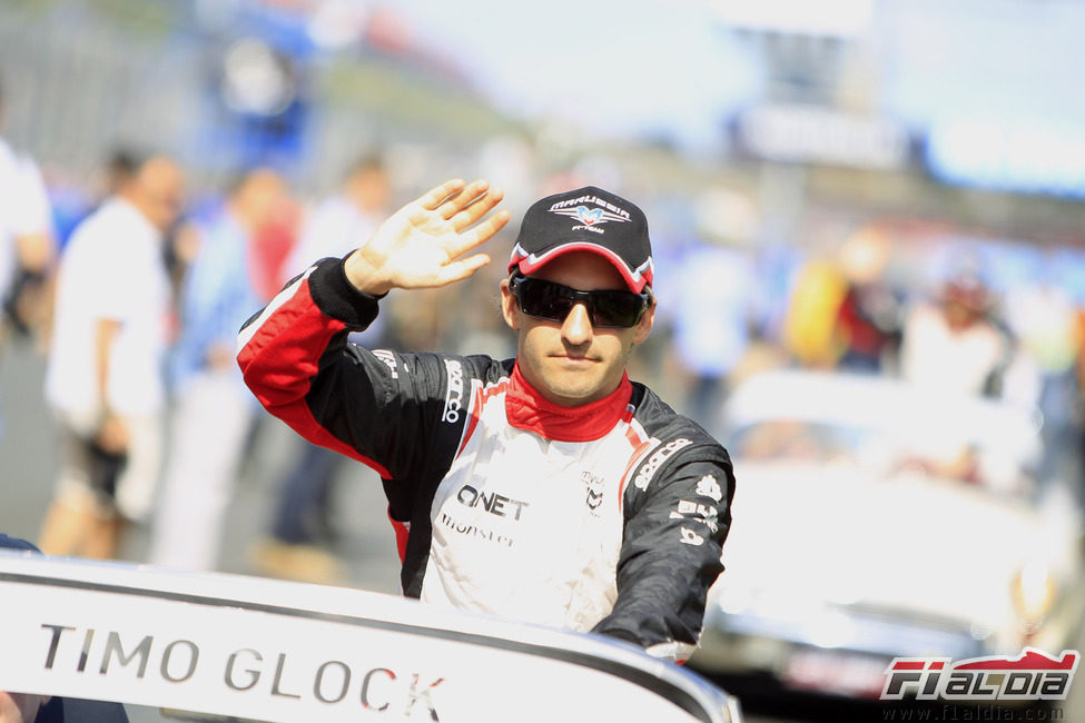 Timo Glock durante el drivers parade del GP de Australia