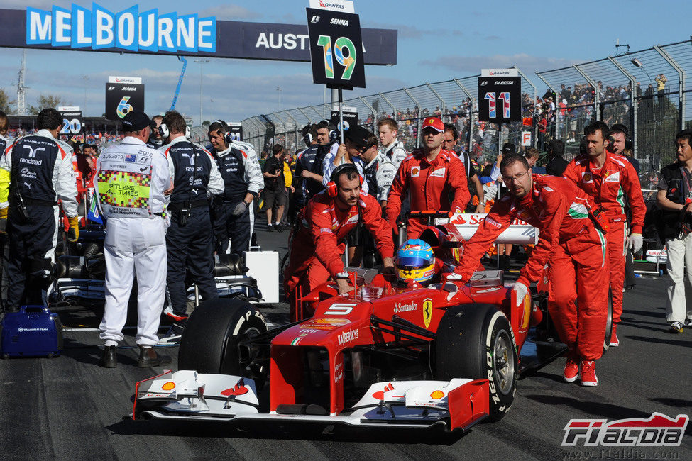 Fernando Alonso en la parrilla de Melbourne