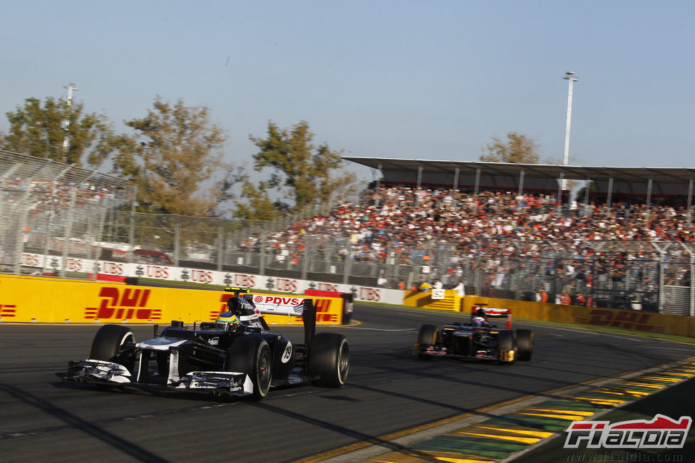 Bruno Senna sobre el asfalto de Albert Park