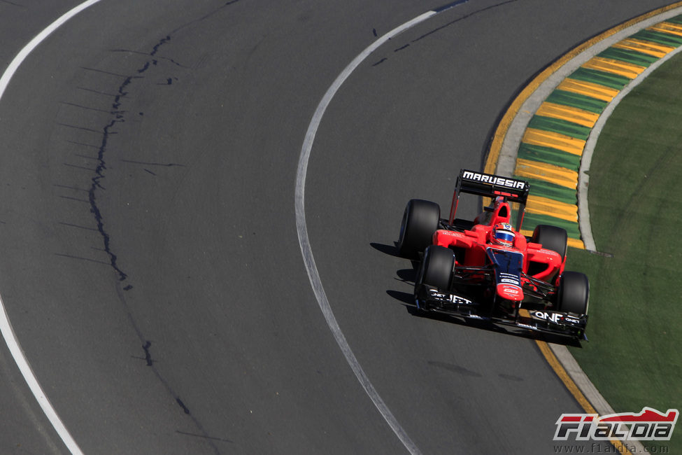 Timo Glock completa sus primeras vueltas en seco con el MR01