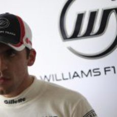Pastor Maldonado concentrado durante los primeros libres del GP de Australia 2012