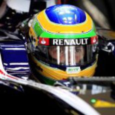 Bruno Senna a punto de salir a pista con su FW34