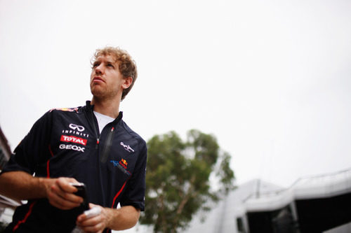 Sebastian Vettel llega al circuito de Sepang