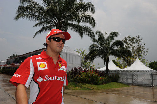 Felipe Massa llega al circuito de Sepang