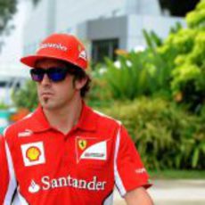 Fernando Alonso llega al circuito de Sepang