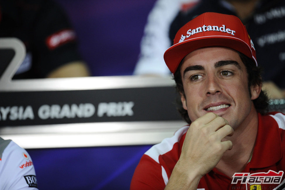 Fernando Alonso en la rueda de prensa de la FIA en Malasia