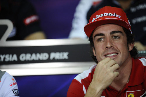 Fernando Alonso en la rueda de prensa de la FIA en Malasia