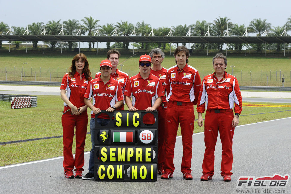 Ferrari recuerda a Marco Simoncelli en Malasia