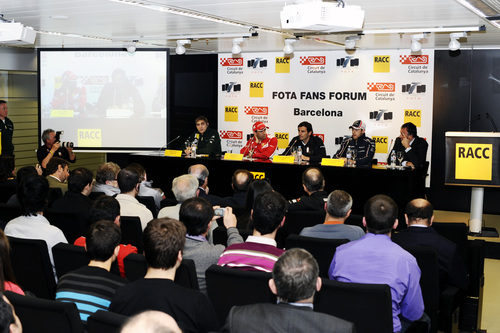 Conferencia de los pilotos durante el Fota Fans Forum