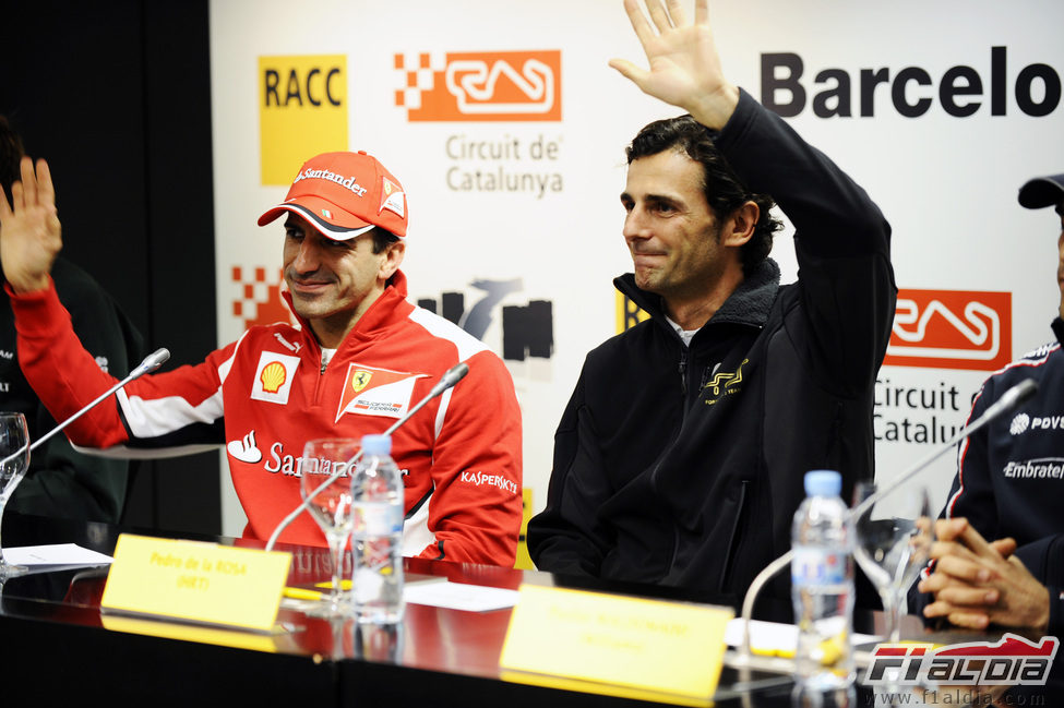 Marc Gené y Pedro de la Rosa levantan la mano