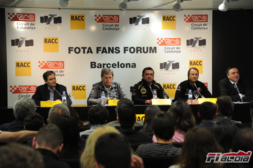Jefes de equipo durante el Fota Fans Forum