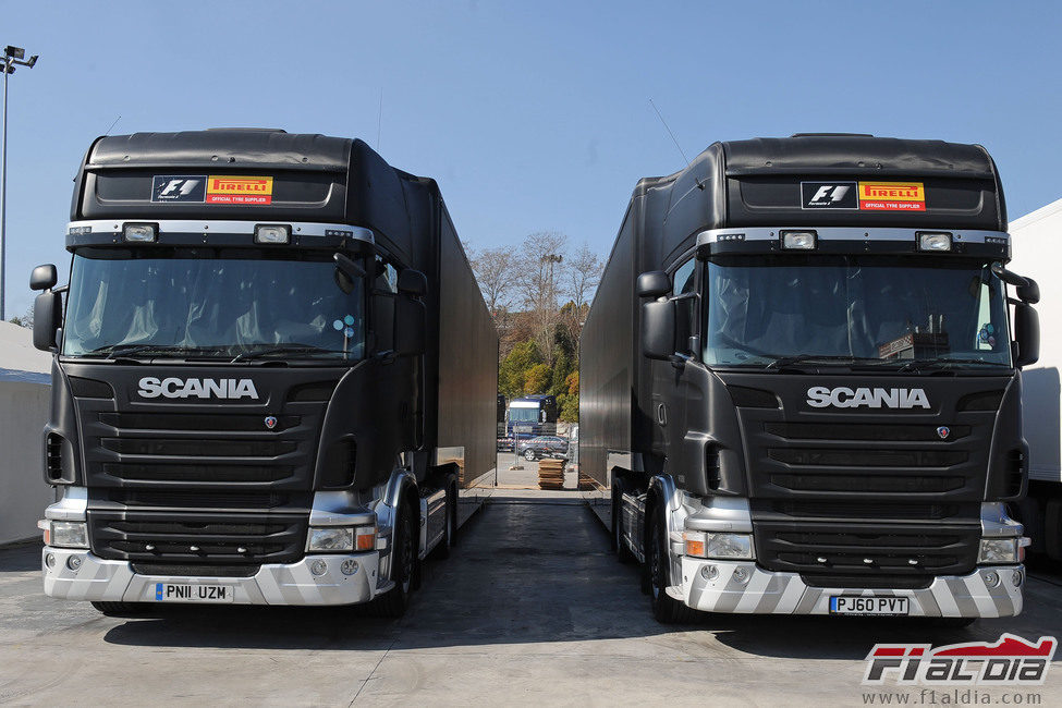 Camiones de Pirelli en el circuito de Montmeló