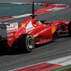 Fernando Alonso rueda en Montmeló con las nuevas Pirelli