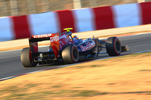 Jean-Eric Vergne rueda en Montmeló con su Toro Rosso