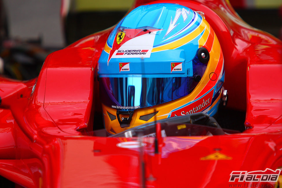 Fernando Alonso mantiene el diseño de su casco