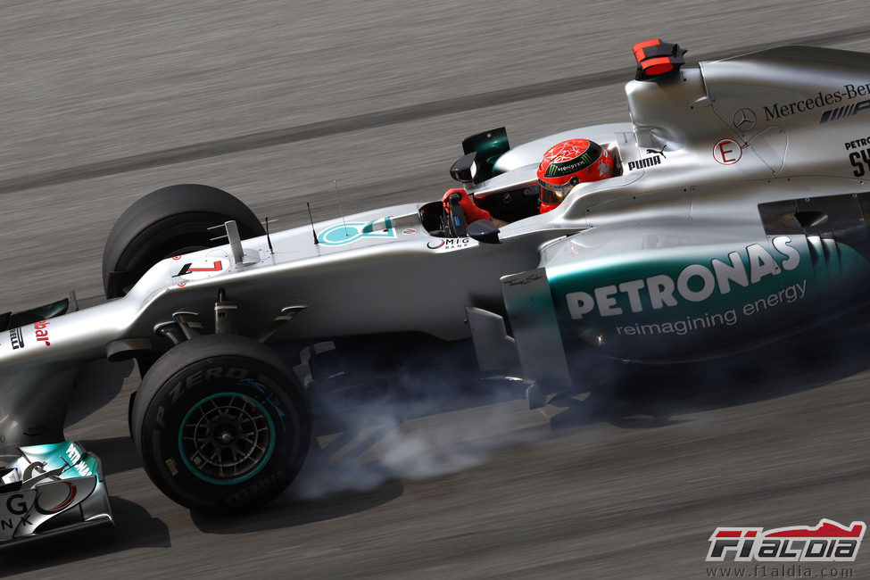 Pasada de frenada de Michael Schumacher en Malasia 2012