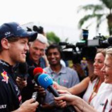 Sebastian Vettel atiende a los medios en Sepang