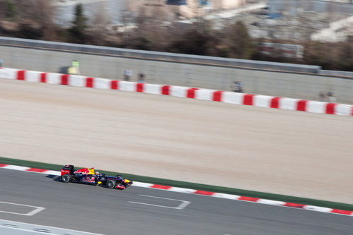 Sebastian Vettel rueda en la recta Montmeló