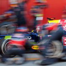 Sebastian Vettel llega a un pit-stop a toda velocidad