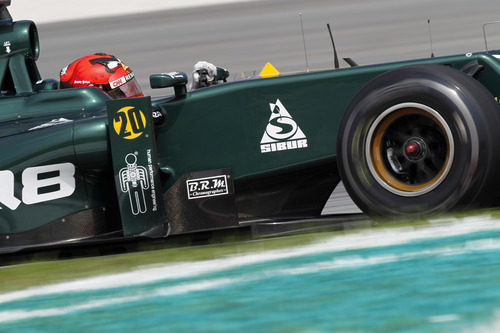 Heikki Kovalainen y su característico casco en el circuito de Malasia