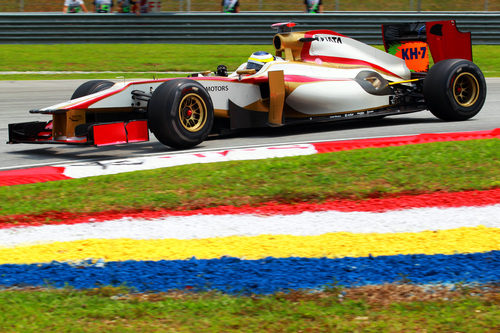 Pedro de la Rosa con HRT en el GP de Malasia 2012