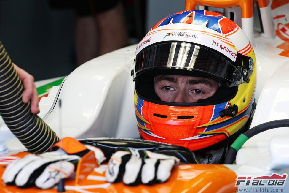 Paul di Resta se concentra en el VJM05