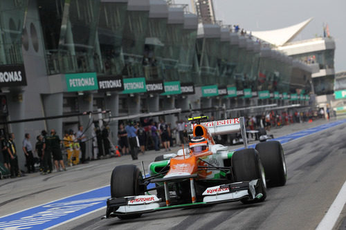 Nico Hülkenberg abandona el box de Force India