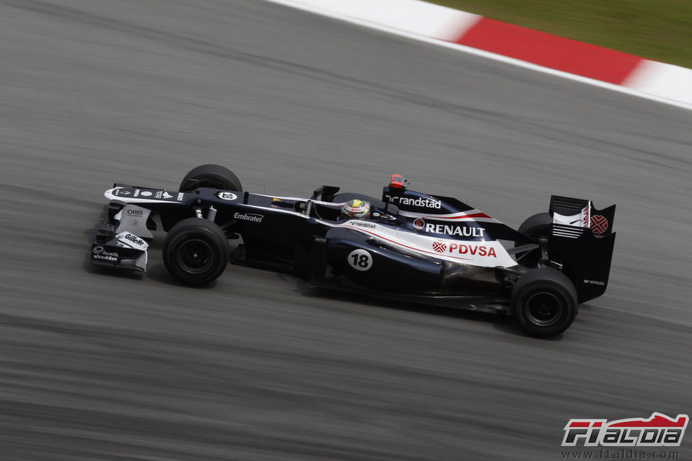 Pastor Maldonado rueda en Sepang