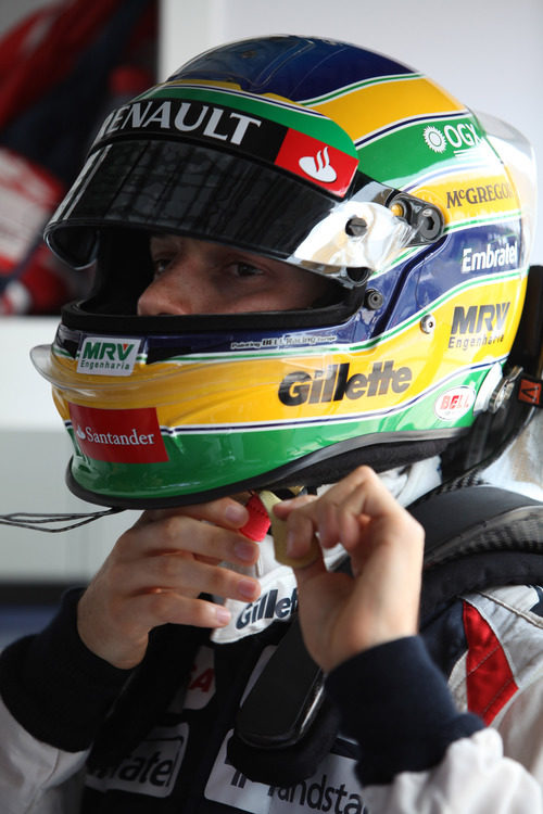 Bruno Senna se pone su casco