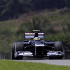 Bruno Senna rueda con el Williams en Sepang