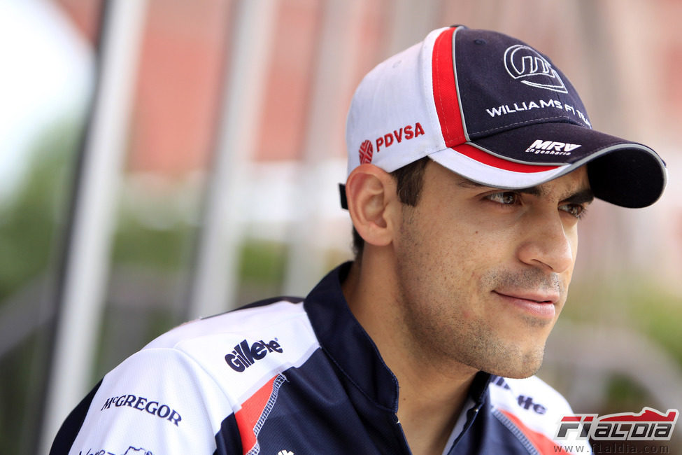 Pastor Maldonado minutos antes de que empiece la clasificación del GP de Malasia 2012