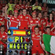 Ferrari celebra la victoria de Alonso en el GP de Malasia 2012