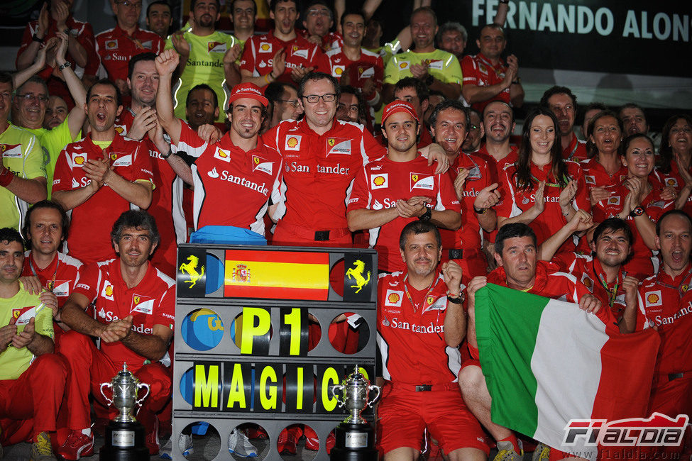 Ferrari celebra la victoria de Alonso en el GP de Malasia 2012