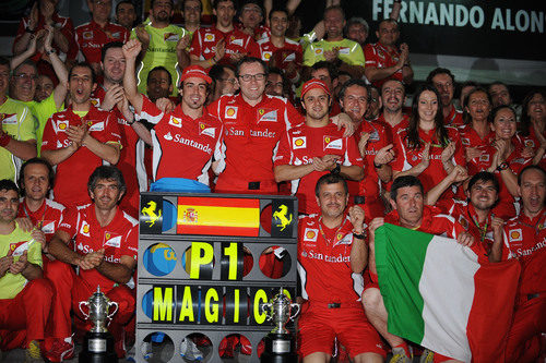 Ferrari celebra la victoria de Alonso en el GP de Malasia 2012