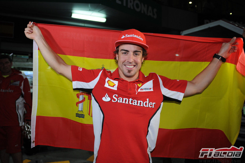 Fernando Alonso muy contento con su victoria en Malasia 2012