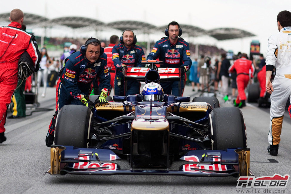 Daniel Ricciardo se prepara para la carrera en Sepang