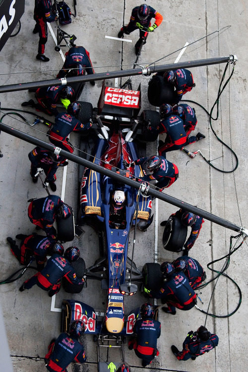 Daniel Ricciardo hace una de sus paradas en Sepang