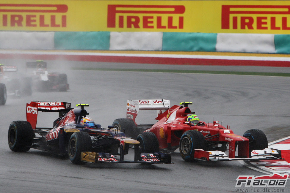 Vergne adelanta a Felipe Massa en pista
