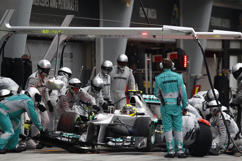 Nico Rosberg realiza una parada en Sepang