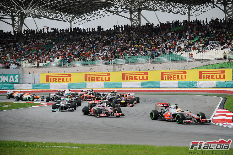 Primera curva del GP de Malasia 2012